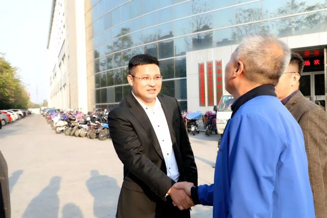 總工會(huì)領(lǐng)導(dǎo)蒞臨乾港 總工會(huì)領(lǐng)導(dǎo)蒞臨乾港